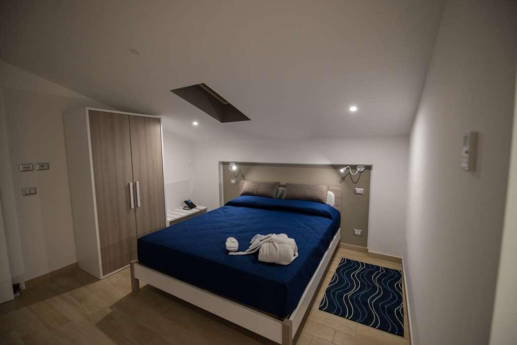 Karma Resort Venetico Pokoj fotografie